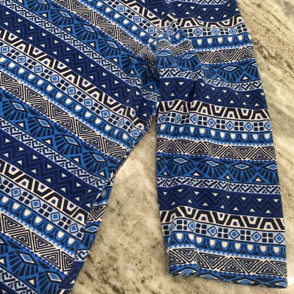 Kim Rogers size  XL top with 3/4 sleeves blue on blue alternating patterns - Picture 6 of 6